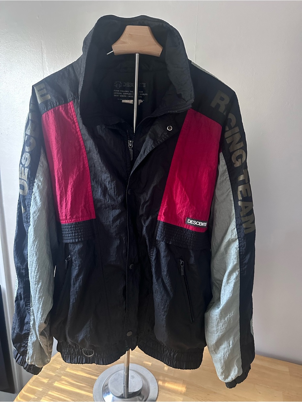 Decente Men’s Black, Magenta & Light Gray Racing Ski Jacket